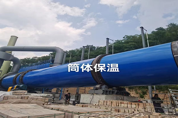 鄭州東鼎是大型煤泥烘干機設備制造廠家，擁有數十年的制造經驗，可根據客戶的需求定制生產，設備均采用清潔型熱源，還有多級除塵裝置，不必擔心環保問題，設備運行穩定，烘干成本低，受到了客戶的一致好評，可就近考